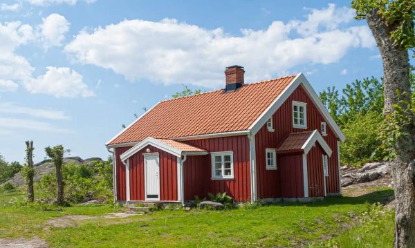 The Definite Advantages Of Working With A Local Roofer